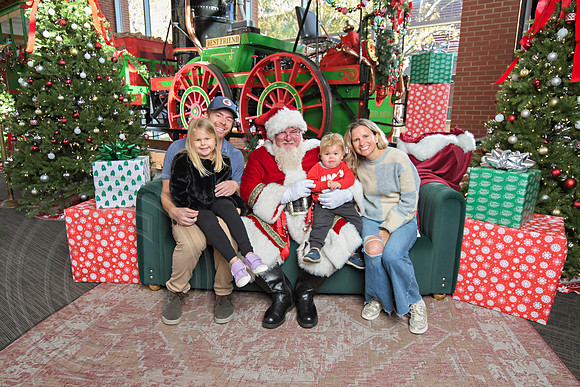 The Charleston Santa 2024-Dec1-0911