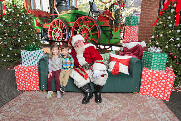 The Charleston Santa 2024-Nov30-0527