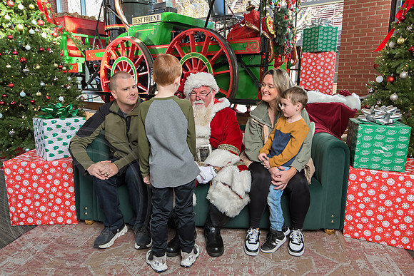 The Charleston Santa 2024-Dec15-2863