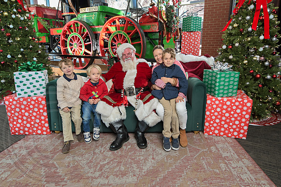 The Charleston Santa 2024-Dec22-3876