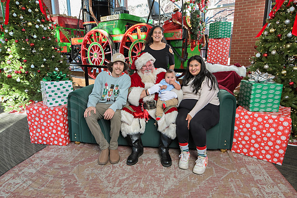 The Charleston Santa 2024-Dec22-3925