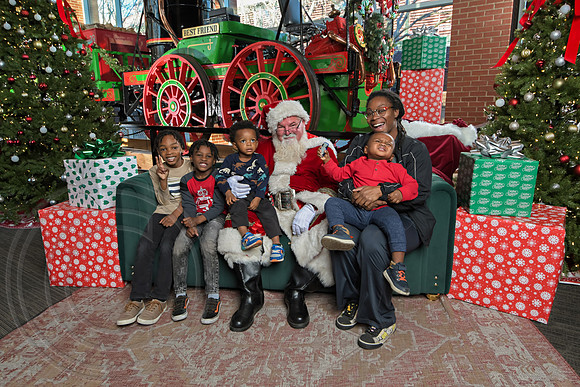 The Charleston Santa 2024-Dec22-4109