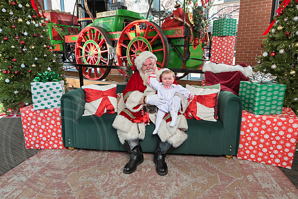 The Charleston Santa 2024-Dec22-3890