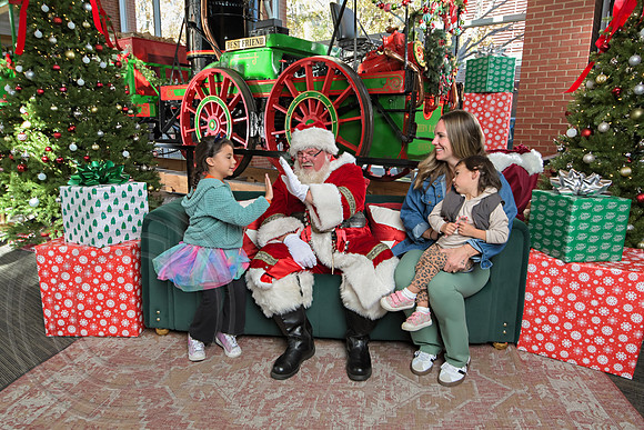 The Charleston Santa 2024-Dec7-1634