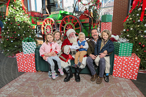 The Charleston Santa 2024-Dec22-3787