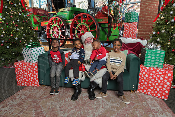 The Charleston Santa 2024-Dec22-4107