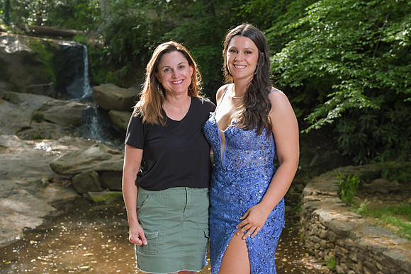 RKPhoto-2024-FallsPark-PromPics-67