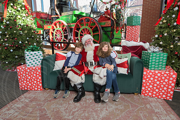 The Charleston Santa 2024-Dec22-3789
