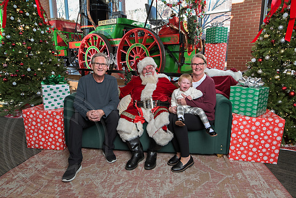 The Charleston Santa 2024-Dec22-4046