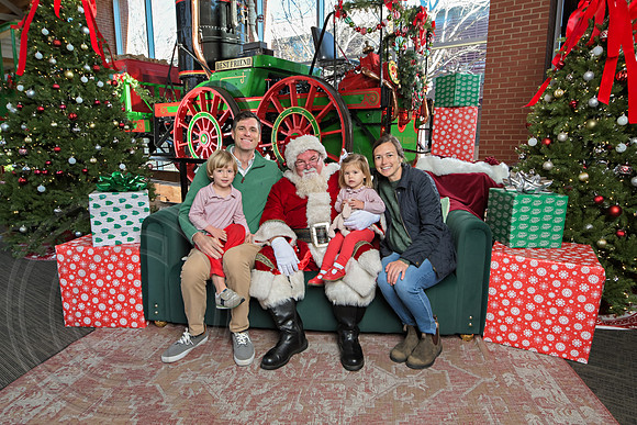 The Charleston Santa 2024-Dec21-3193