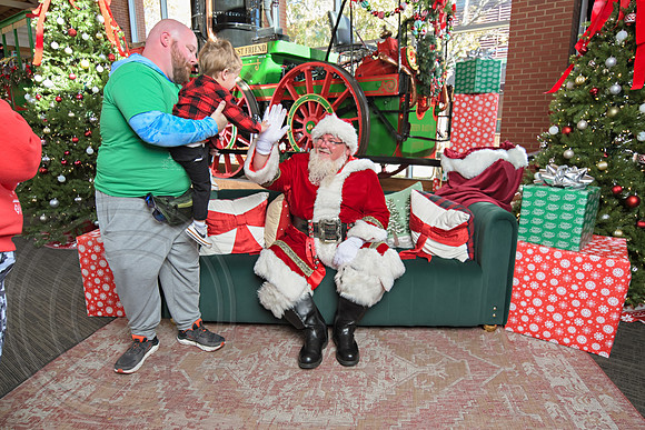 The Charleston Santa 2024-Dec1-0950