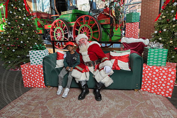 The Charleston Santa 2024-Dec22-4112