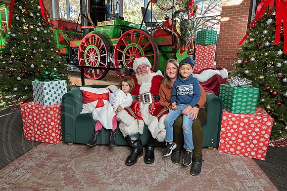 The Charleston Santa 2024-Dec7-1734
