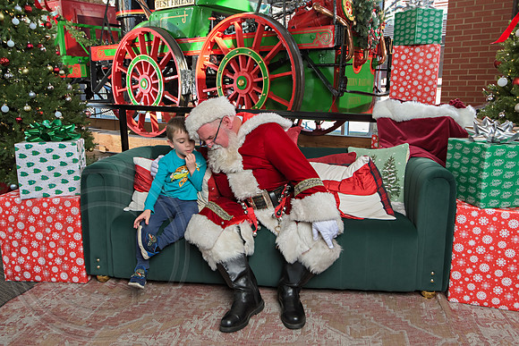 The Charleston Santa 2024-Dec22-3861