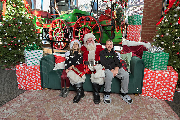 The Charleston Santa 2024-Dec22-3746
