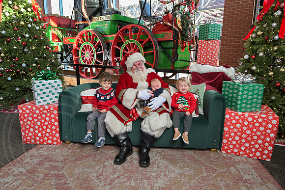 The Charleston Santa 2024-Dec22-3725