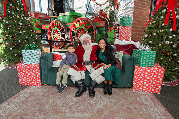 The Charleston Santa 2024-Dec22-3879