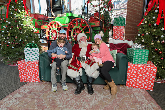 The Charleston Santa 2024-Dec22-3805
