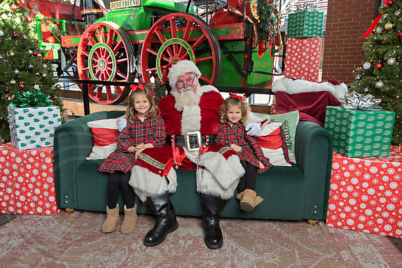 The Charleston Santa 2024-Dec22-3767