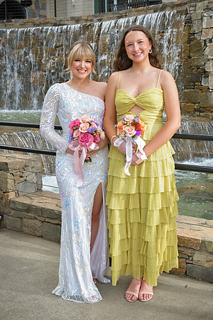 RKPhoto-2024-FallsPark-PromPics-131