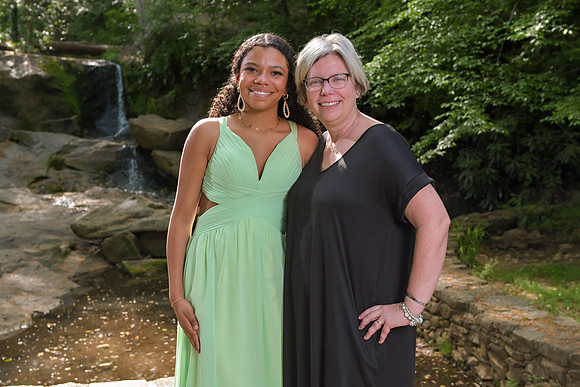 RKPhoto-2024-FallsPark-PromPics-66