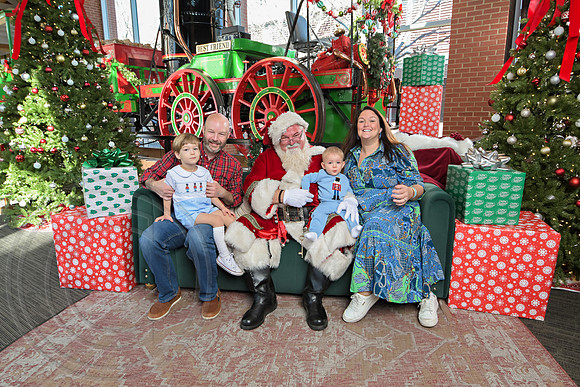 The Charleston Santa 2024-Dec22-3938