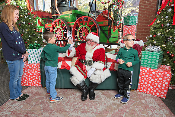 The Charleston Santa 2024-Dec1-0900