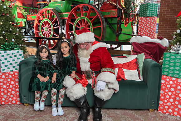 The Charleston Santa 2024-Dec14-2437