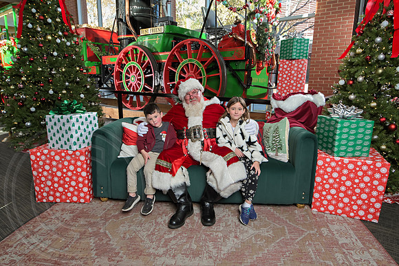 The Charleston Santa 2024-Dec7-1701