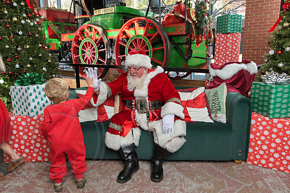 The Charleston Santa 2024-Dec7-1603