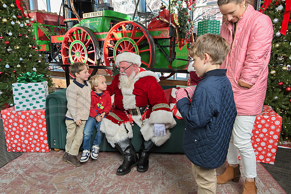 The Charleston Santa 2024-Dec22-3877