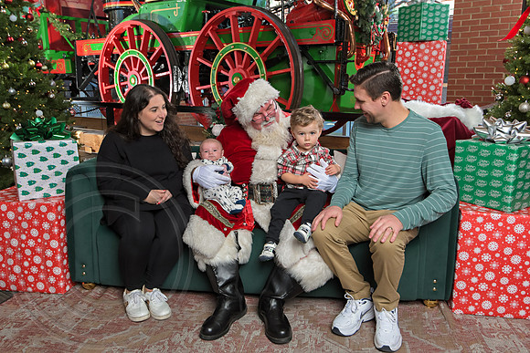 The Charleston Santa 2024-Dec22-4071