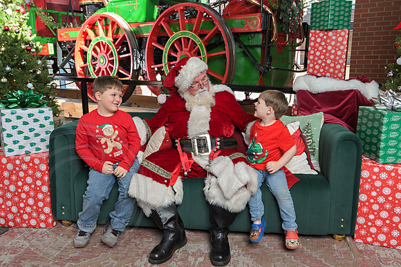 The Charleston Santa 2024-Dec22-3797