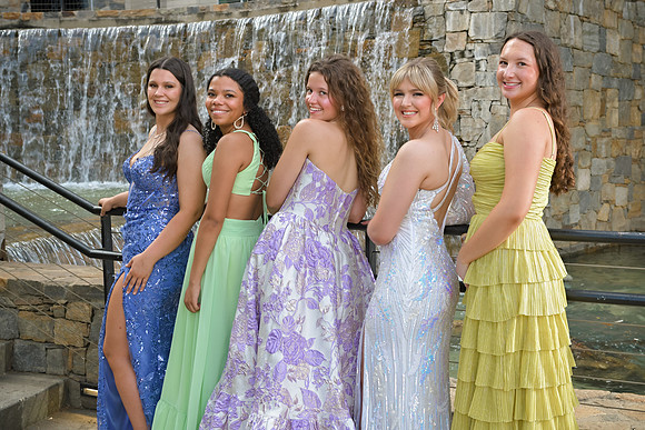 RKPhoto-2024-FallsPark-PromPics-137