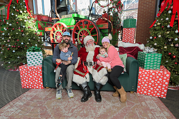 The Charleston Santa 2024-Dec22-3806