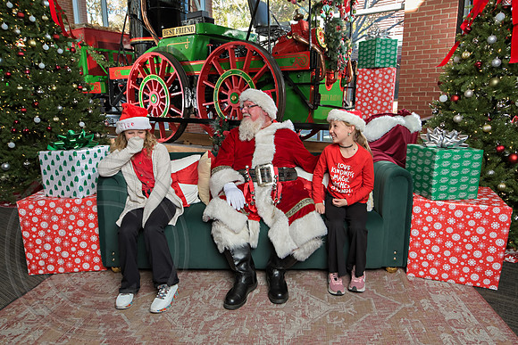 The Charleston Santa 2024-Dec7-1713