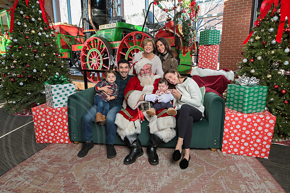 The Charleston Santa 2024-Dec22-3988