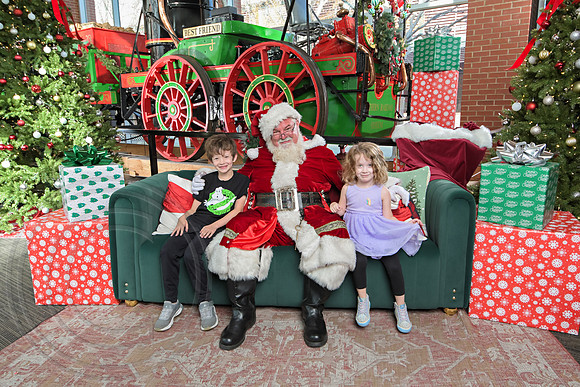 The Charleston Santa 2024-Dec15-3060