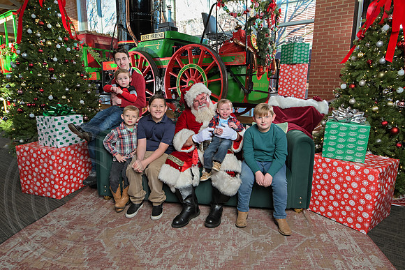 The Charleston Santa 2024-Dec22-4090