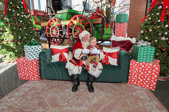 The Charleston Santa 2024-Dec22-3916