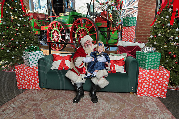 The Charleston Santa 2024-Dec22-4078