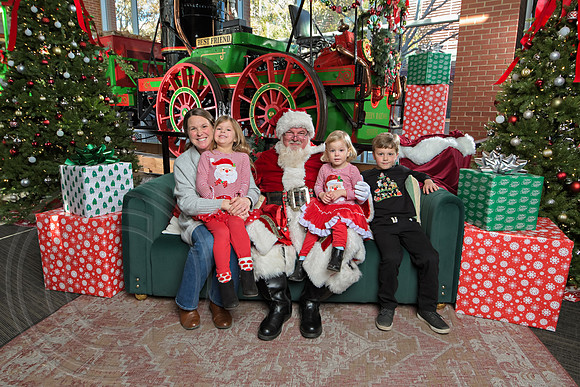 The Charleston Santa 2024-Dec7-1744