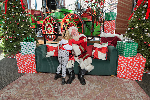 The Charleston Santa 2024-Dec22-3871