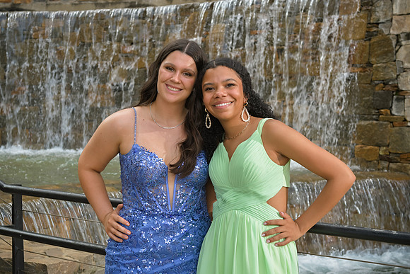 RKPhoto-2024-FallsPark-PromPics-136
