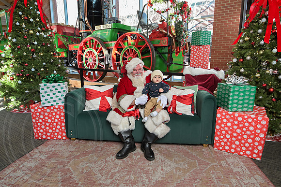 The Charleston Santa 2024-Dec22-3894