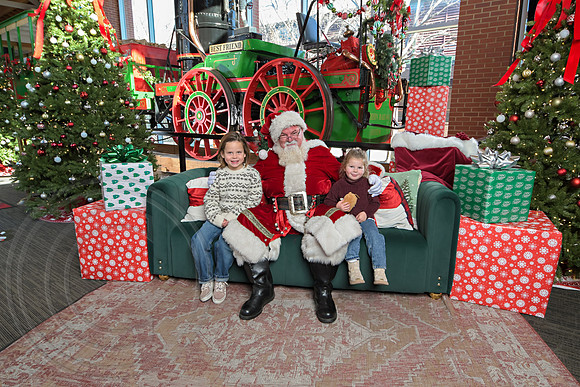 The Charleston Santa 2024-Dec22-3733