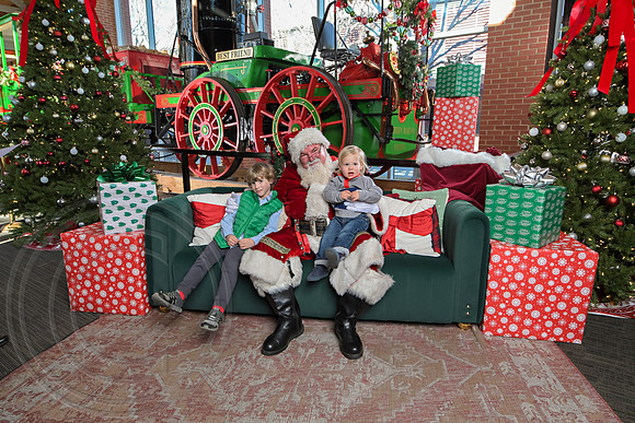The Charleston Santa 2024-Dec22-4037
