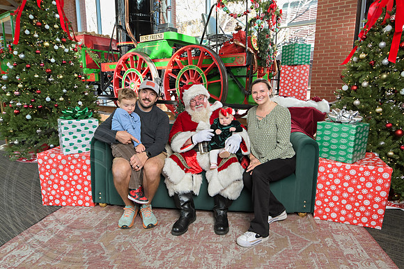 The Charleston Santa 2024-Dec15-2933