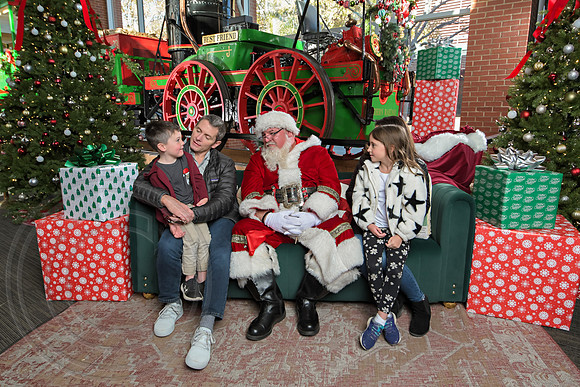 The Charleston Santa 2024-Dec7-1705