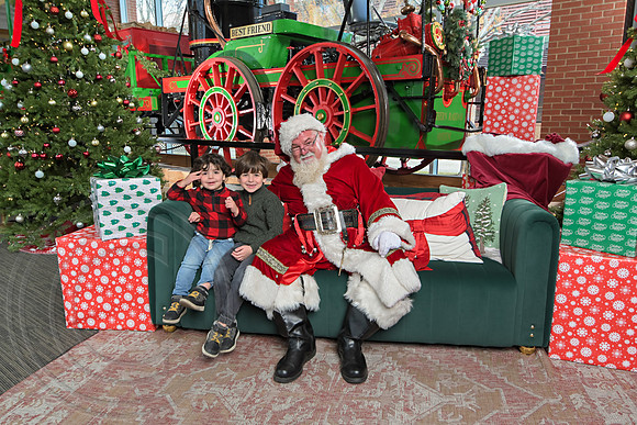 The Charleston Santa 2024-Dec15-2915